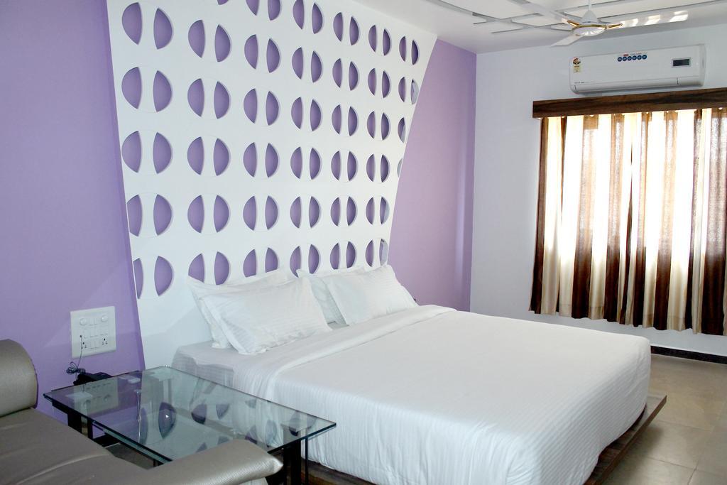 Oyo 4316 Hotel Sai Empire Shirdi Room photo