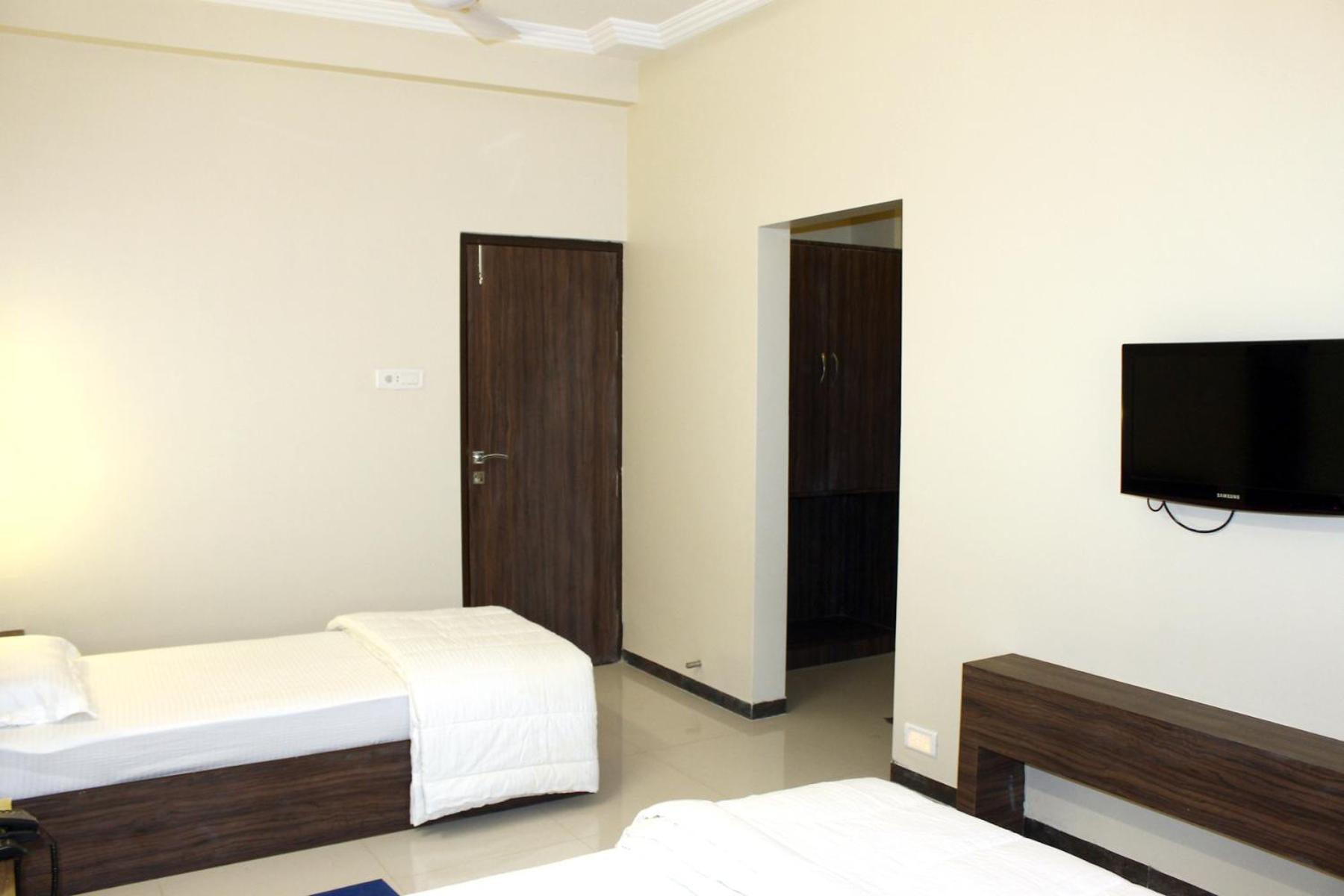Oyo 4316 Hotel Sai Empire Shirdi Exterior photo