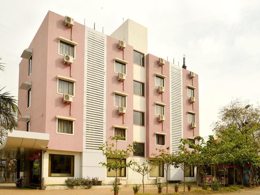Oyo 4316 Hotel Sai Empire Shirdi Exterior photo